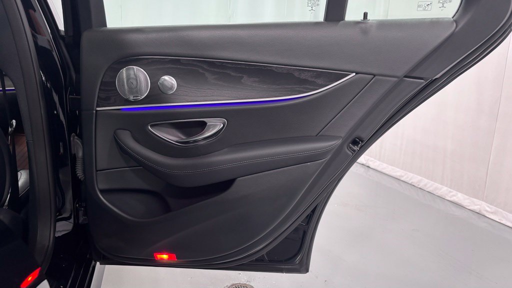 Used 2019 Mercedes-Benz E 300 4MATIC image 27