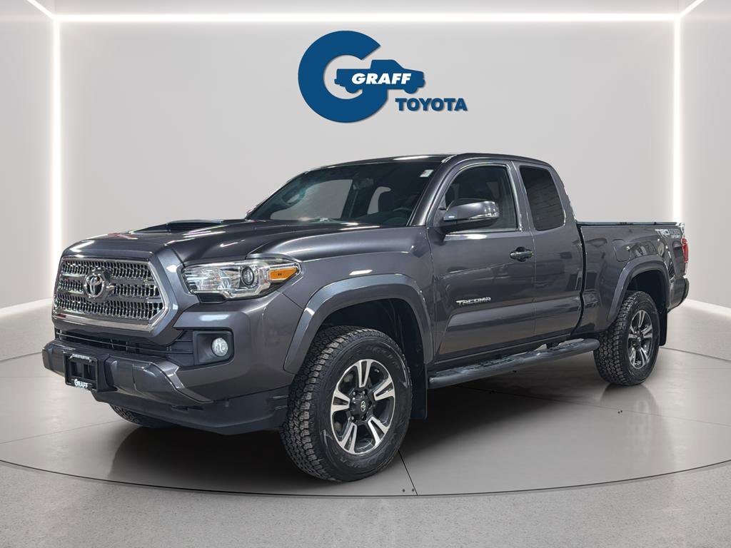 Used 2017 Toyota Tacoma TRD Sport w/ Tow Package (A/T) image 2