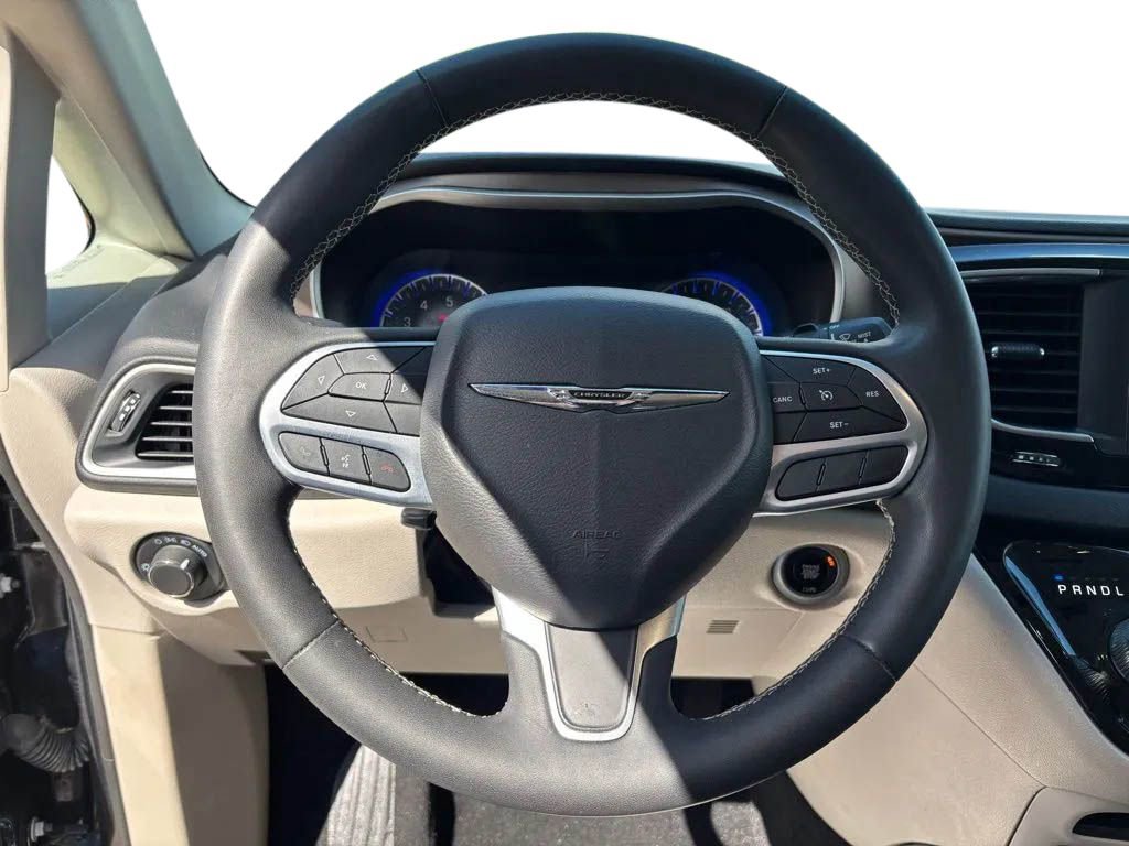 Used 2023 Chrysler Voyager LX FWD image 12