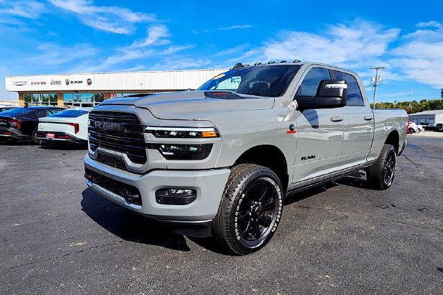 Used 2025 RAM 2500 Laramie AWD/4WD image 3