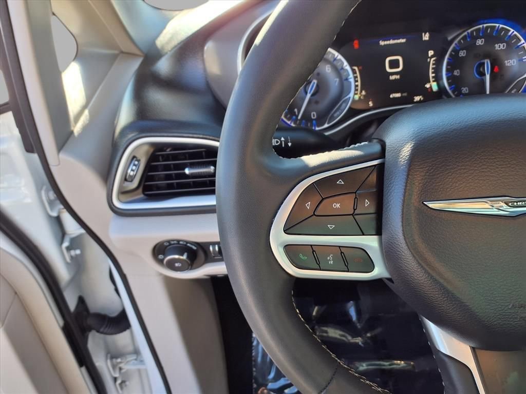 Certified 2024 Chrysler Pacifica Touring-L image 10