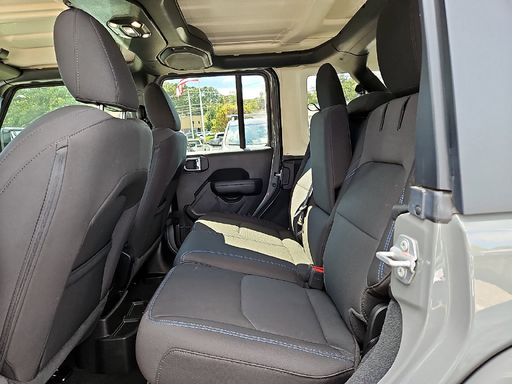 Used 2023 Jeep Wrangler Unlimited Rubicon 4xe w/ Cold Weather Group AWD/4WD image 12