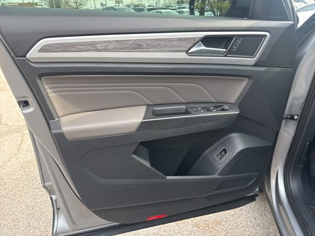 Used 2023 Volkswagen Atlas Cross Sport SE w/ Black Wheel Package image 11