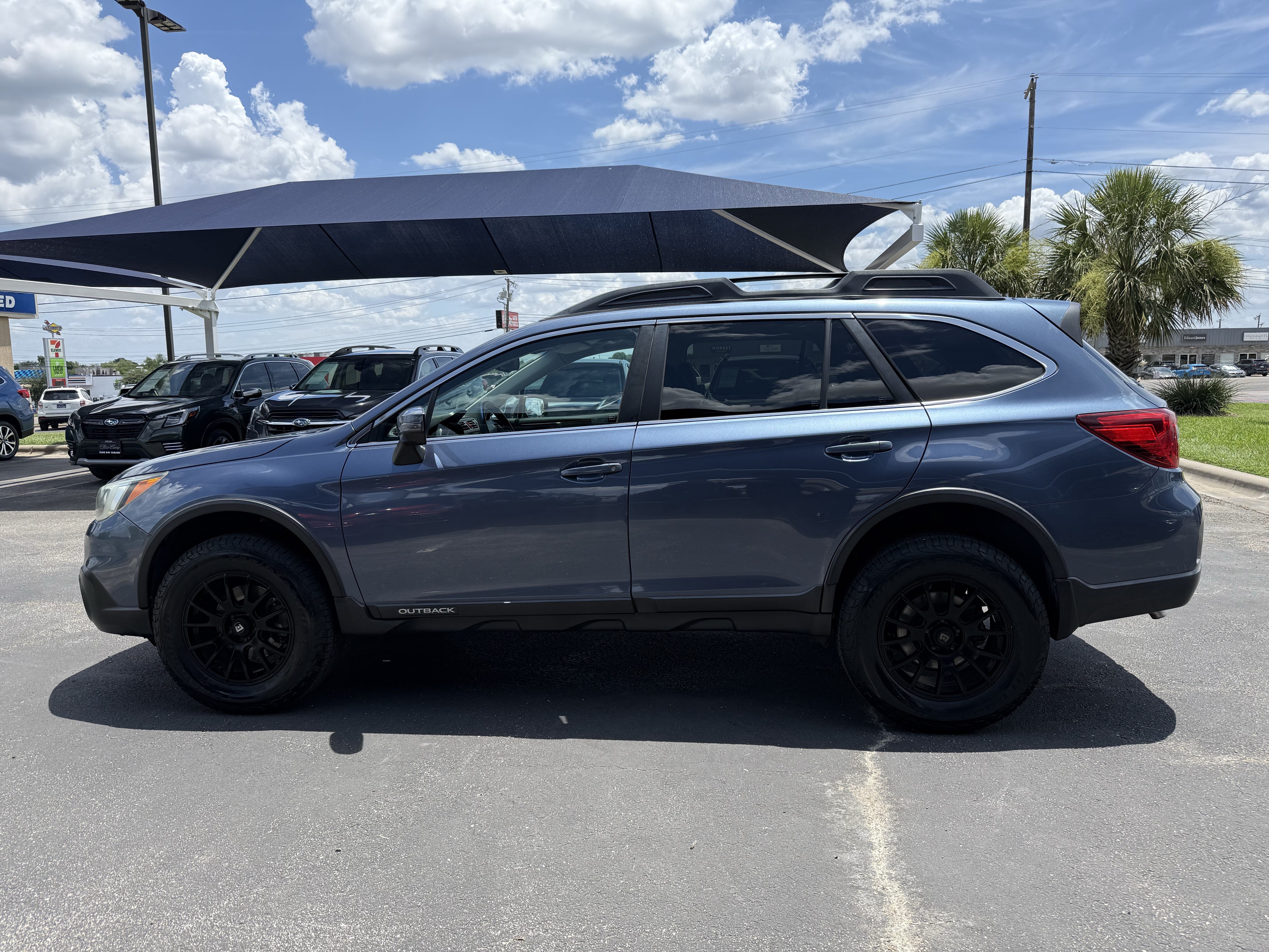 Used 2016 Subaru Outback 3.6R Limited AWD/4WD image 4