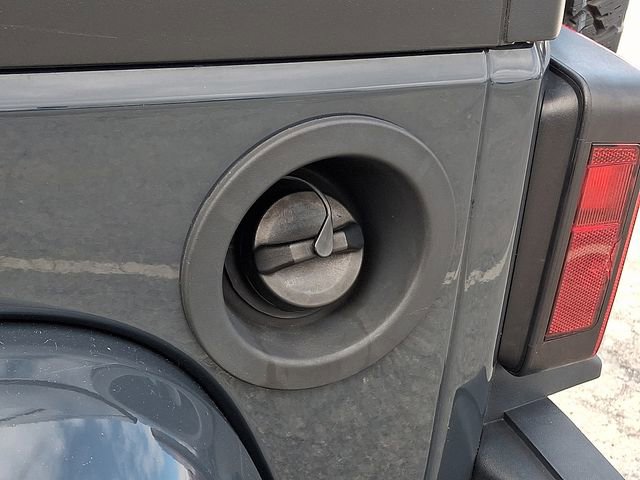 Used 2018 Jeep Wrangler Unlimited Sahara w/ Connectivity Group image 32