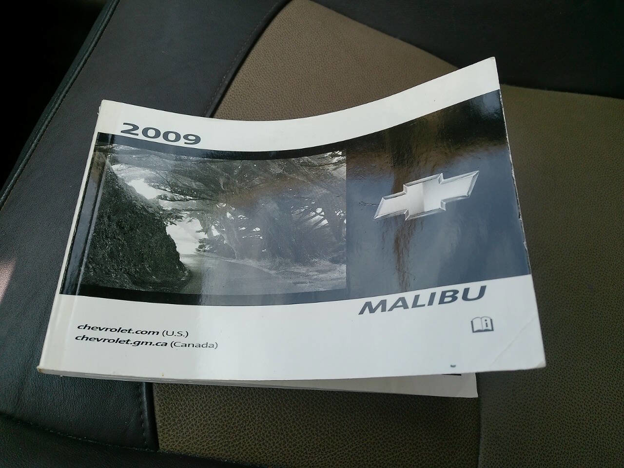 Used 2009 Chevrolet Malibu LTZ w/ Rear Power Package image 38