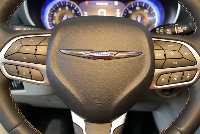 Used 2024 Chrysler Pacifica Touring-L FWD image 21