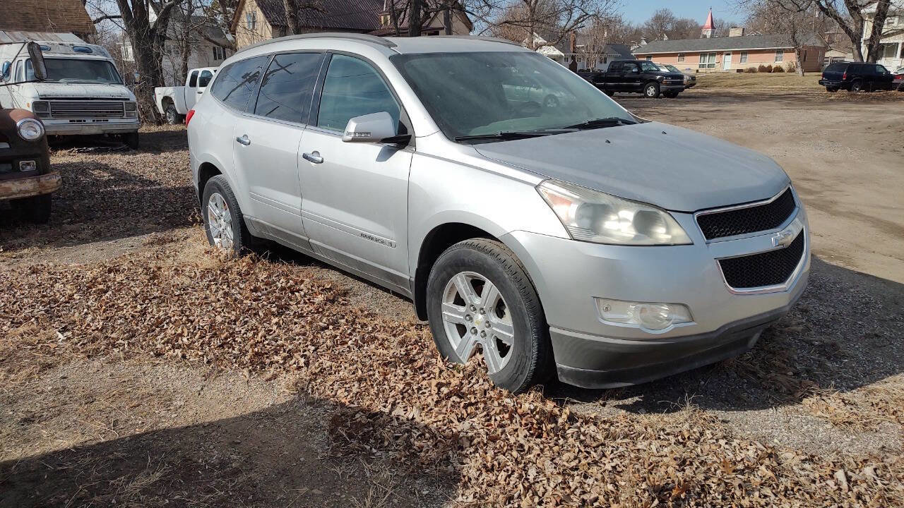 Used 2009 Chevrolet Traverse LT image 2