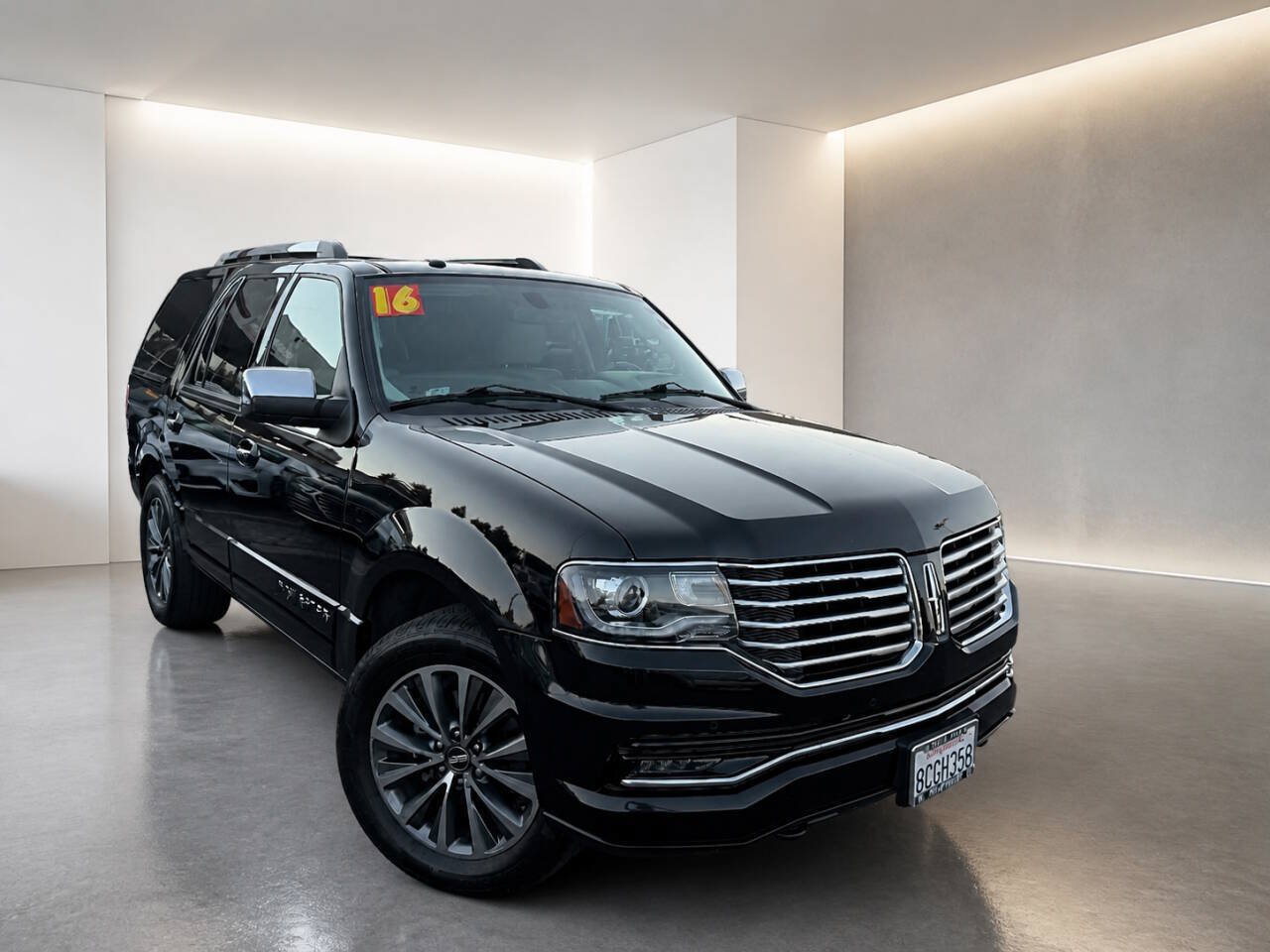 Used 2016 Lincoln Navigator Select AWD/4WD image 1