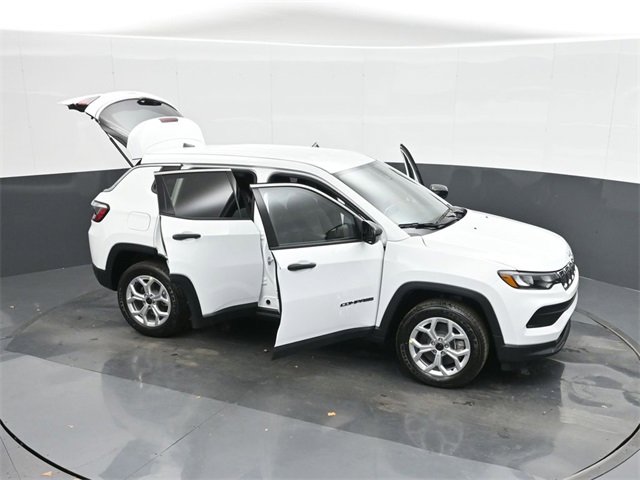 Used 2025 Jeep Compass Sport image 49