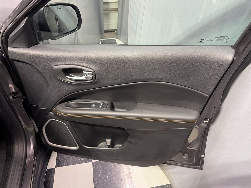 Used 2017 Jeep Compass Limited AWD/4WD image 17