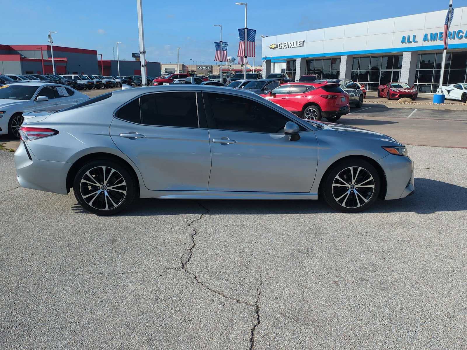 Used 2019 Toyota Camry SE FWD image 9