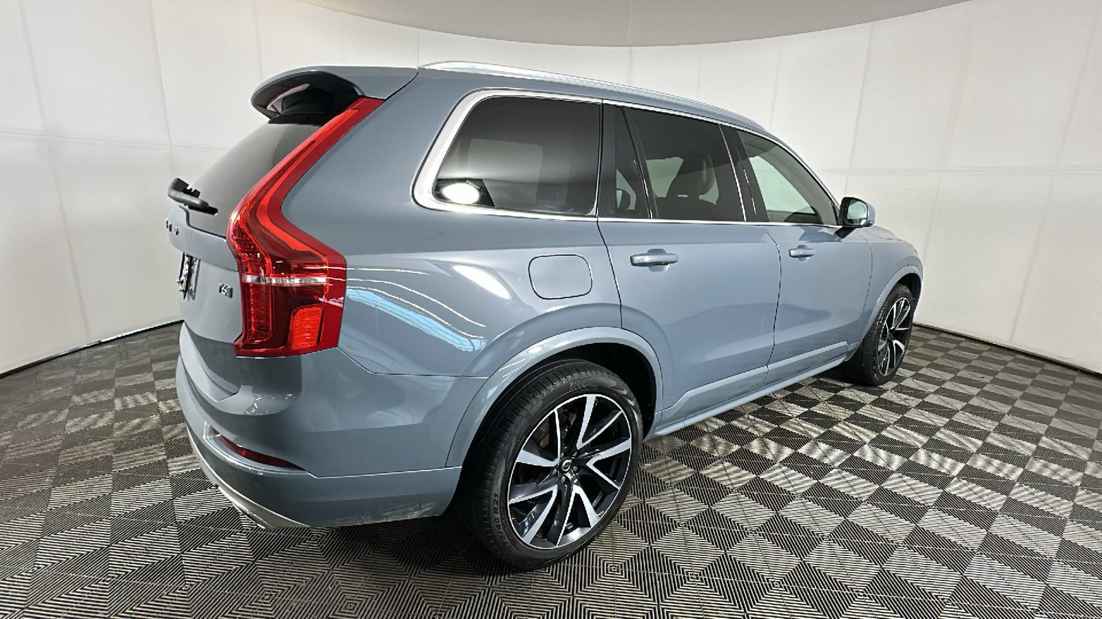 Used 2021 Volvo XC90 T6 Momentum AWD/4WD image 2