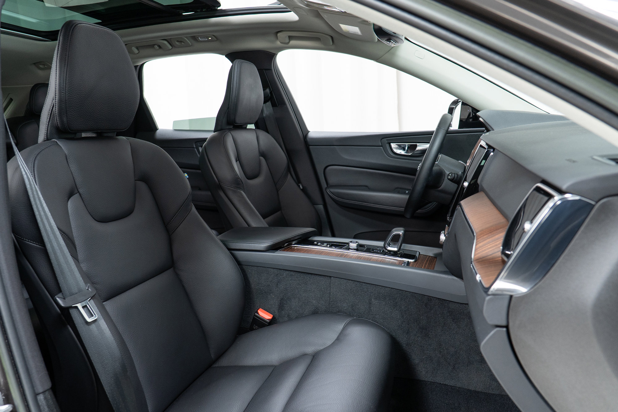 Certified 2023 Volvo XC60 B5 Plus w/ Climate Package image 22