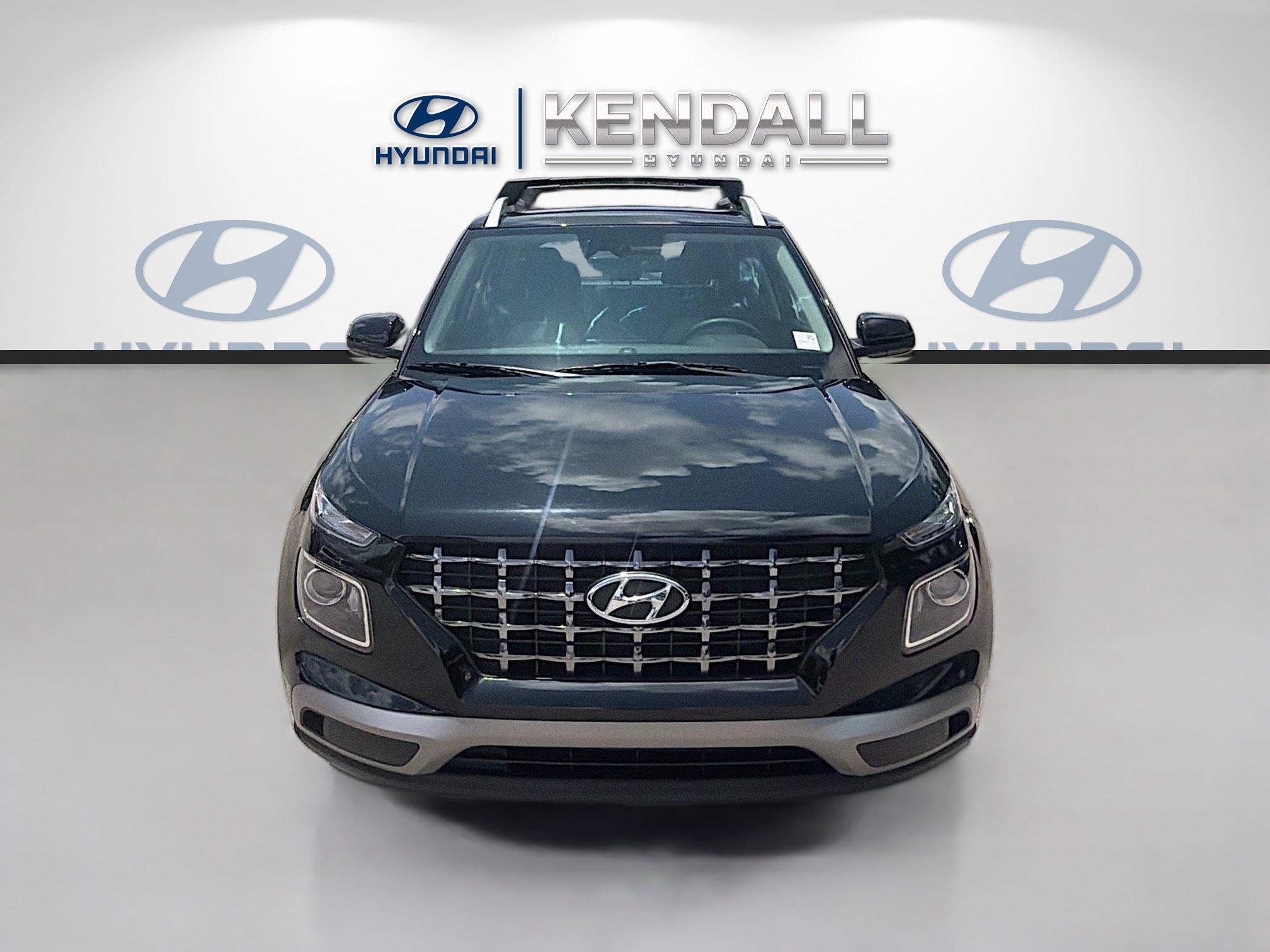 Used 2024 Hyundai Venue SEL FWD image 2