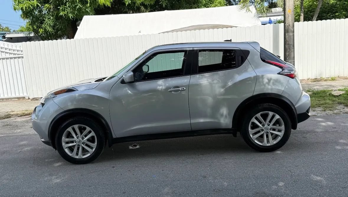 Used 2015 Nissan Juke SV FWD image 3