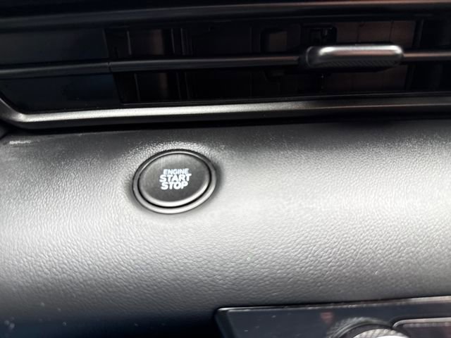 Used 2025 Hyundai Elantra Sport image 31