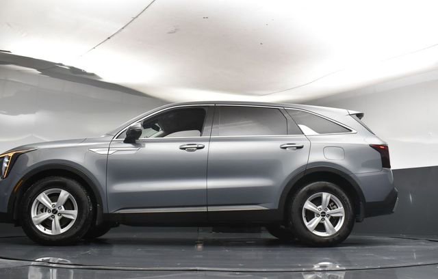Certified 2025 Kia Sorento LX image 36