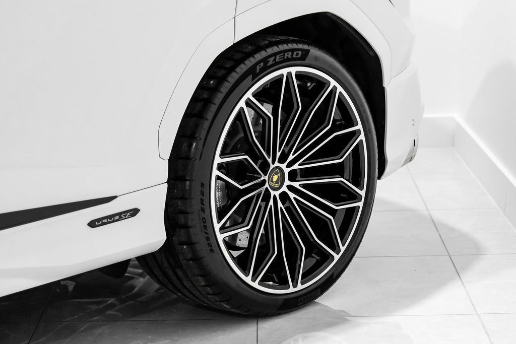 Used 2025 Lamborghini Urus SE AWD/4WD image 71