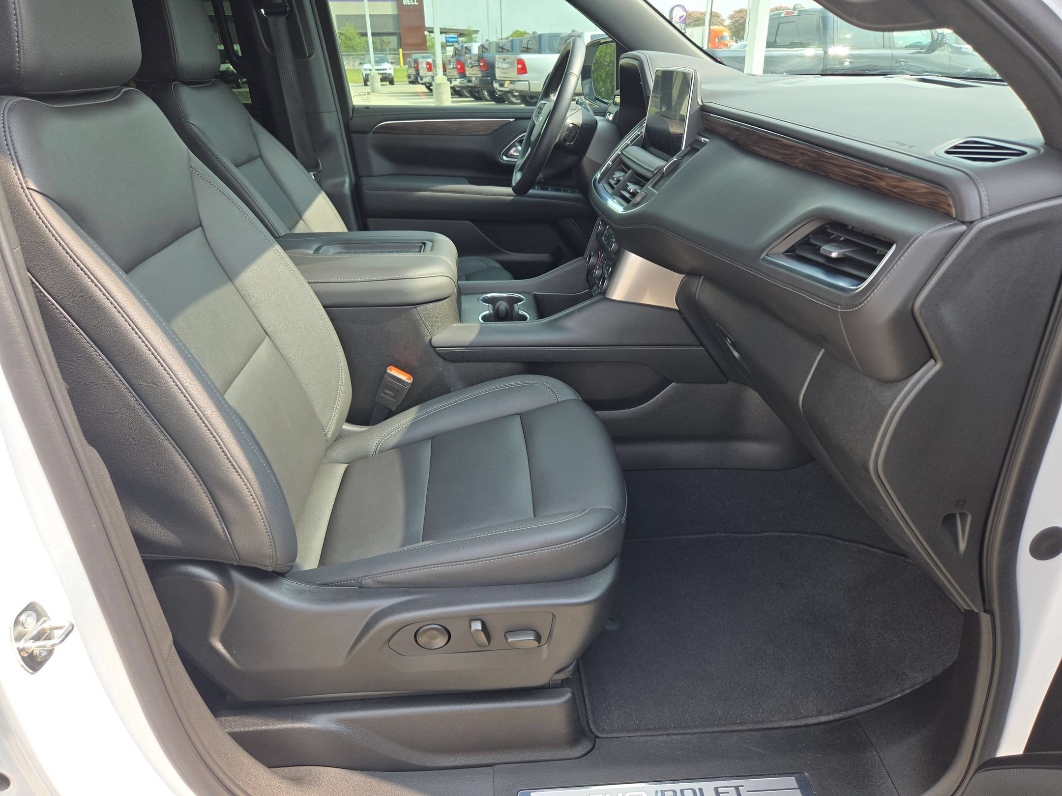 Used 2023 Chevrolet Suburban Z71 w/ Luxury Package AWD/4WD image 27