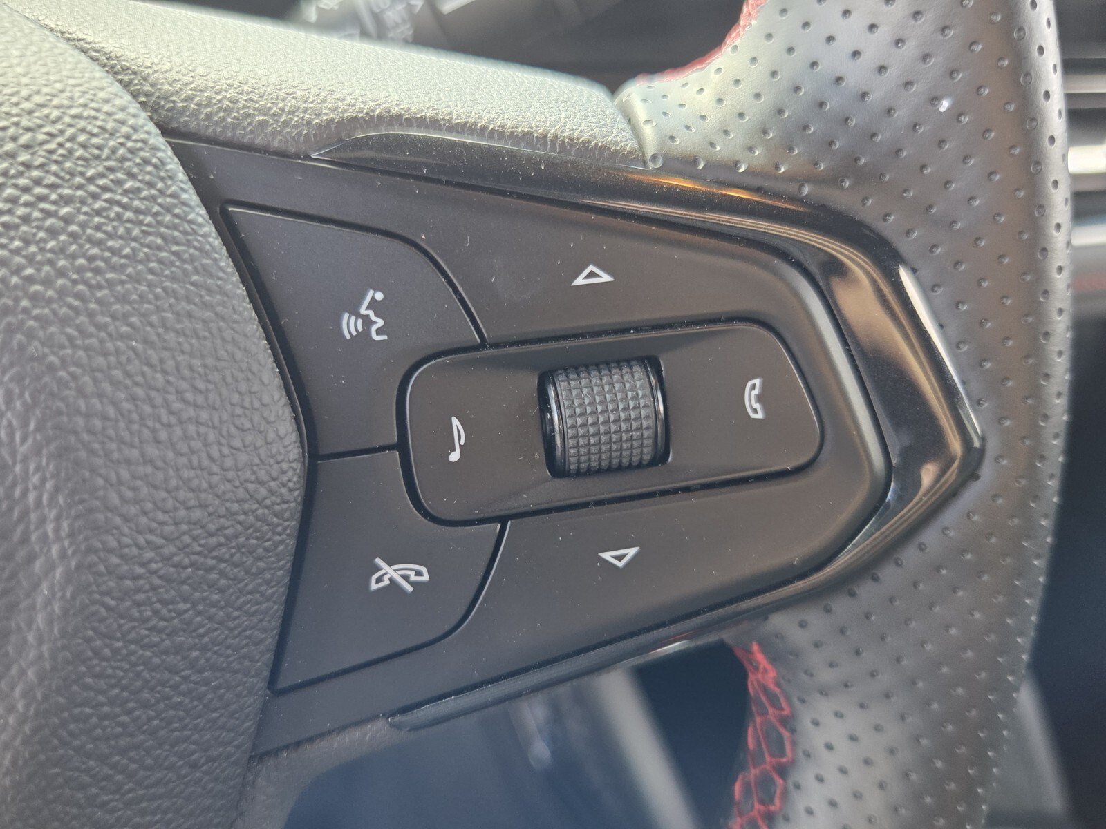 Used 2024 Chevrolet TrailBlazer RS FWD image 21