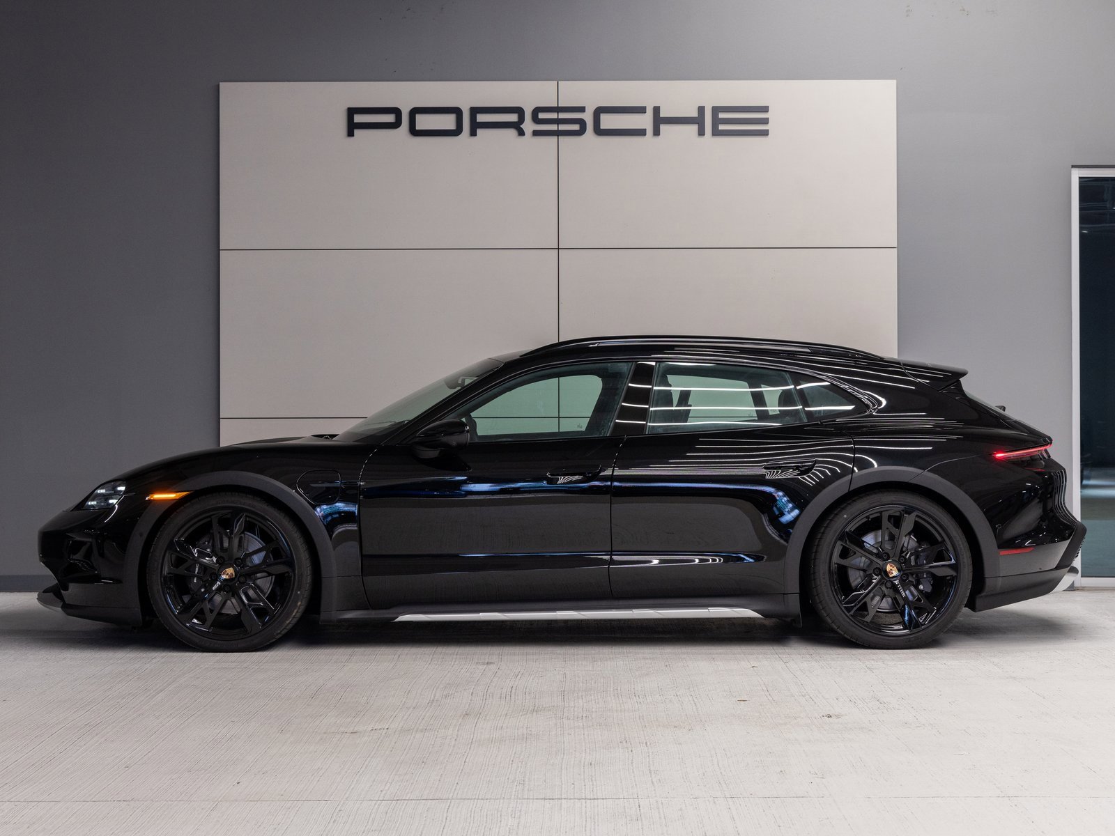 Certified 2025 Porsche Taycan 4 Cross Turismo image 2