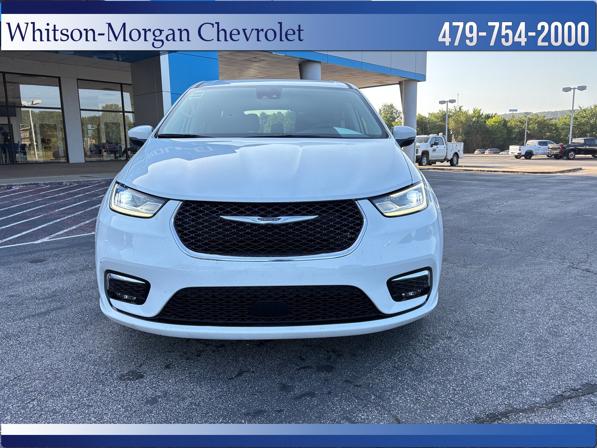 Used 2023 Chrysler Pacifica Touring-L FWD image 3
