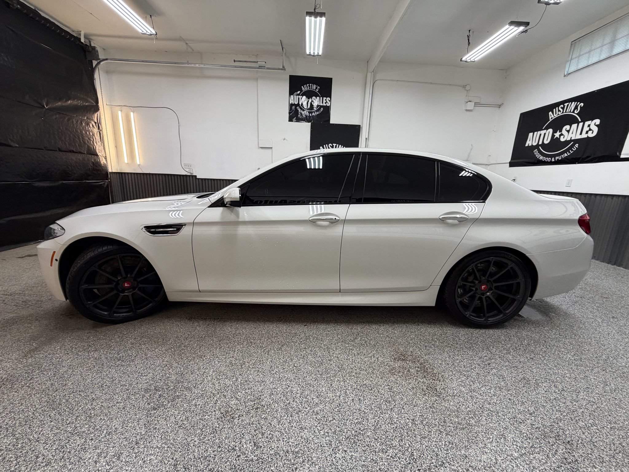 Used 2013 BMW M5 w/ Executive Pkg RWD image 7