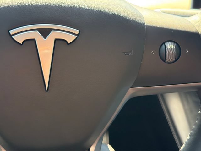 Used 2025 Tesla Model Y Long Range RWD image 31