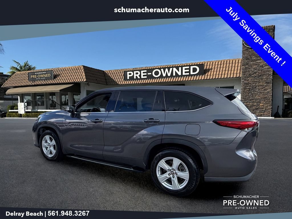 Used 2021 Toyota Highlander LE FWD image 5