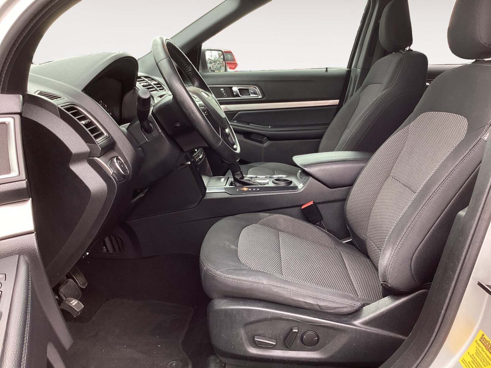 Used 2019 Ford Explorer XLT image 25