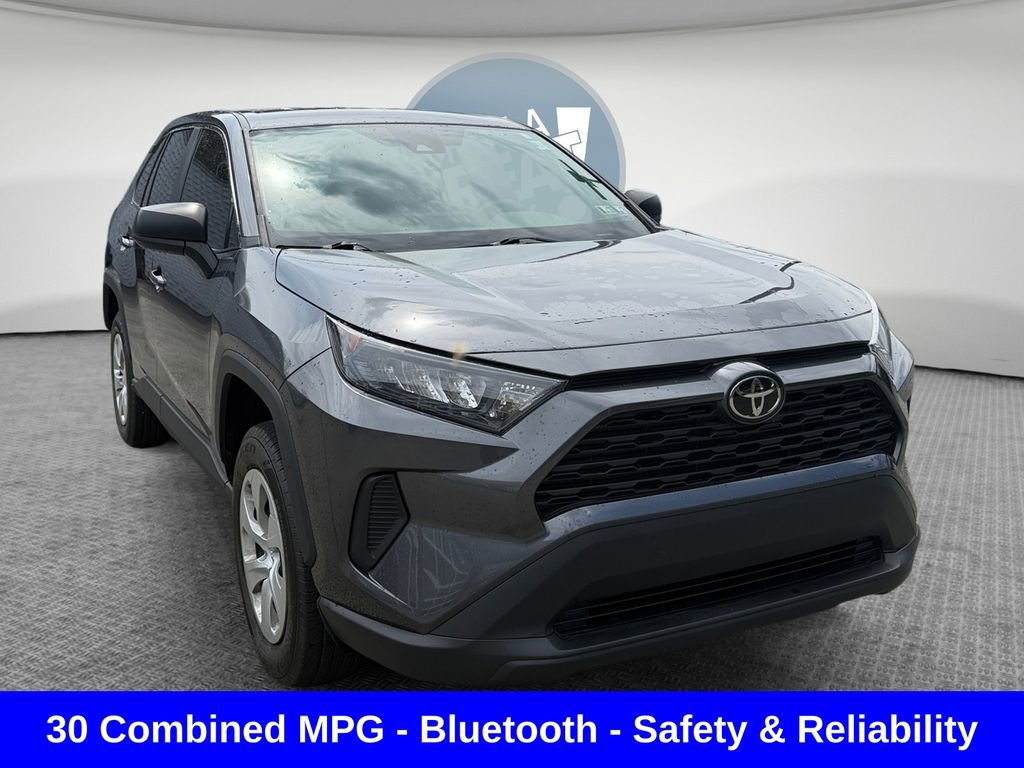 Used 2022 Toyota RAV4 LE FWD image 1