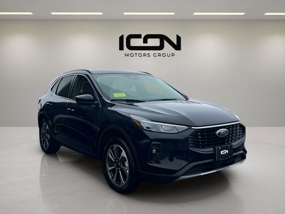 Used 2025 Ford Escape Platinum image 7