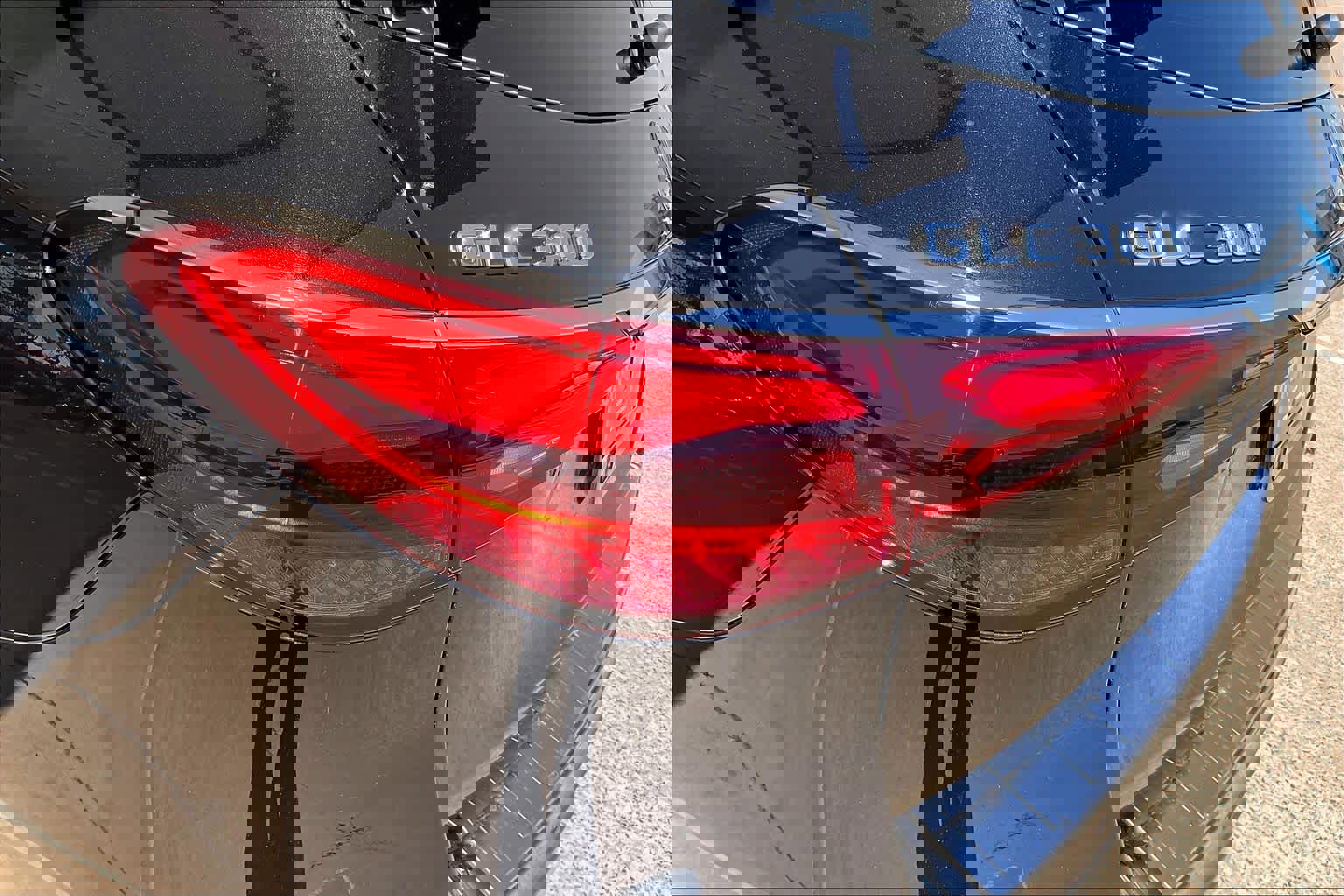 Used 2025 Mercedes-Benz GLC 300 4MATIC image 29