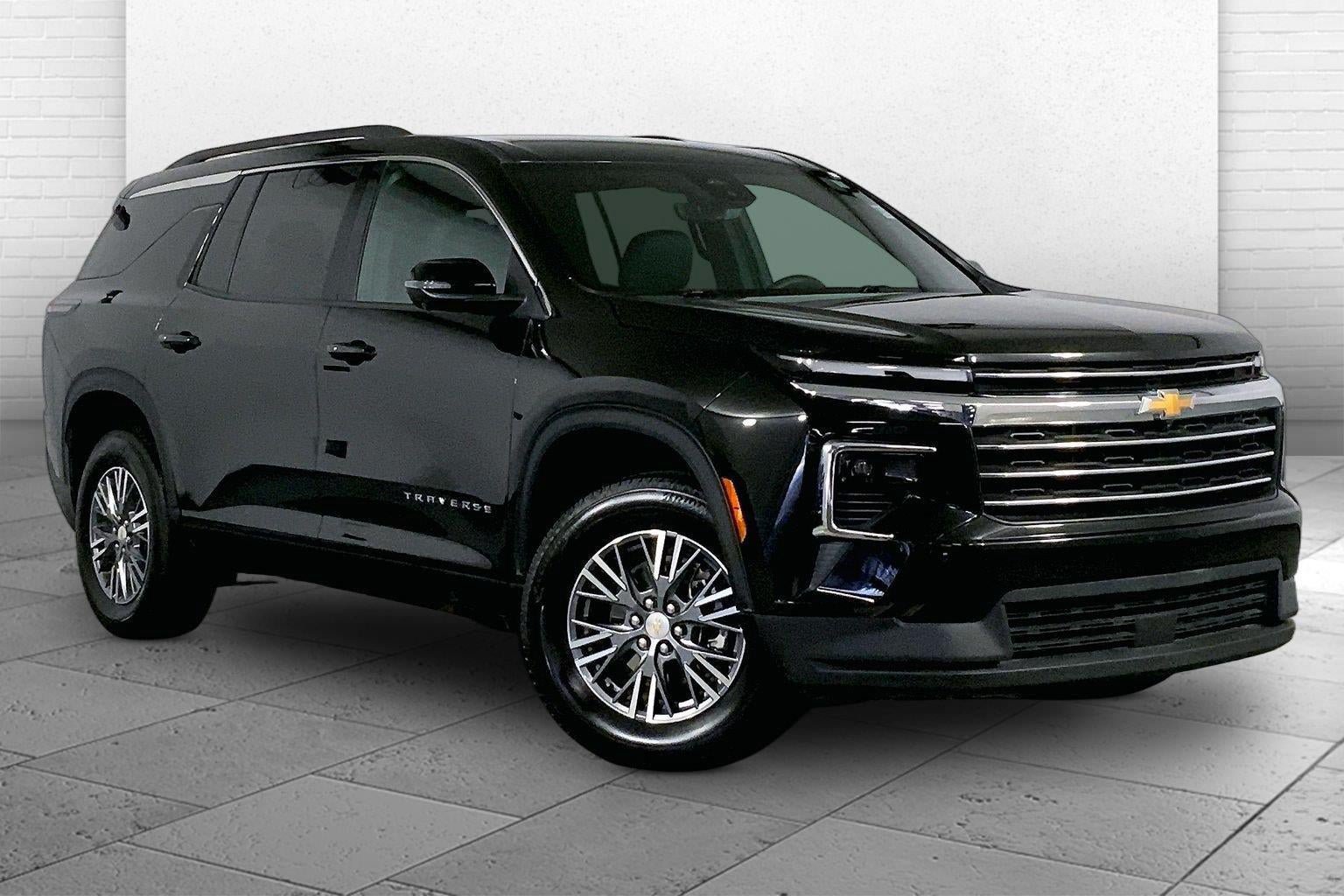 Used 2026 Chevrolet Traverse LT w/ Driver Confidence Package AWD/4WD image 1