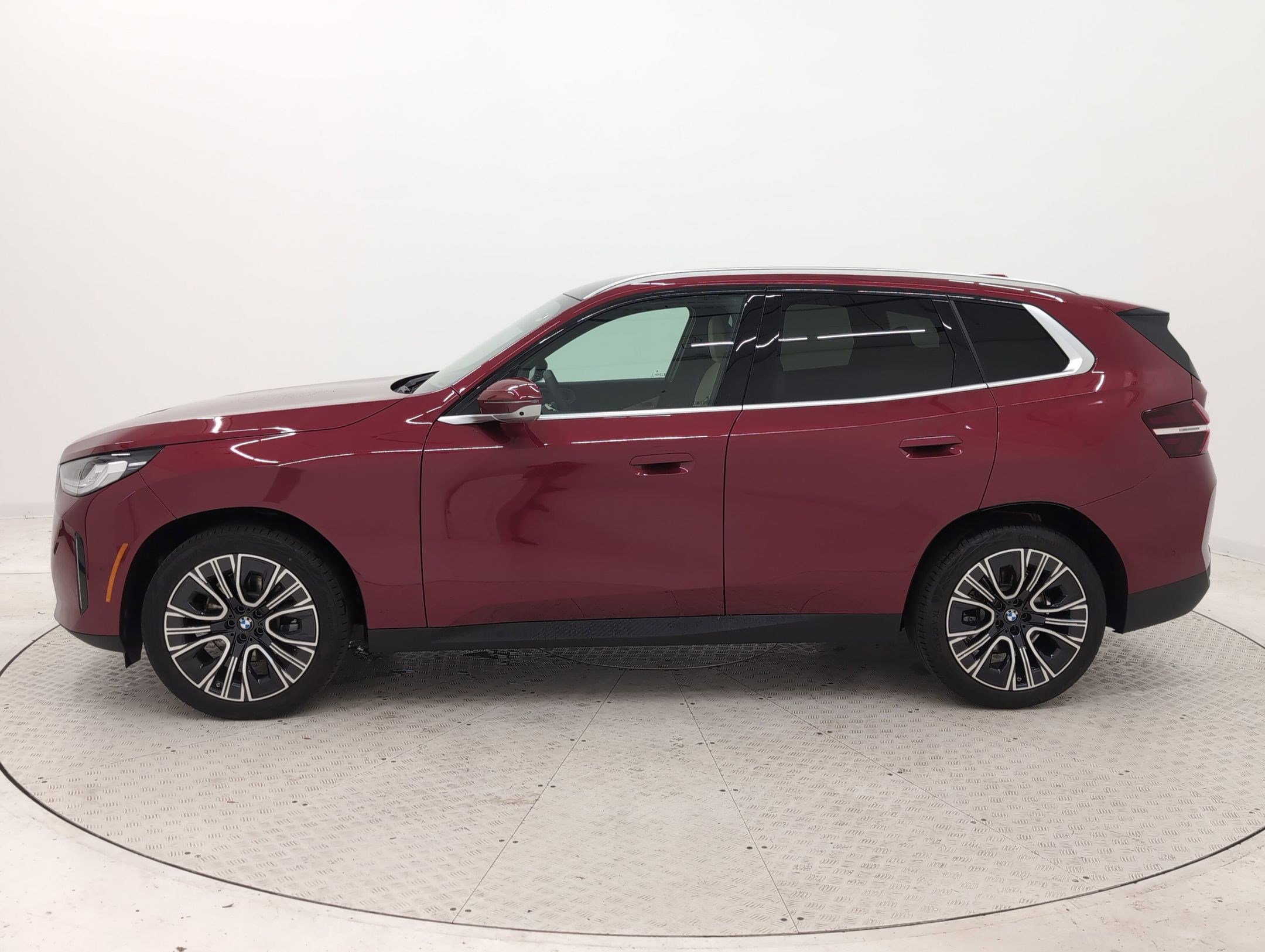 Used 2025 BMW X3 xDrive30i w/ Premium Package AWD/4WD image 2