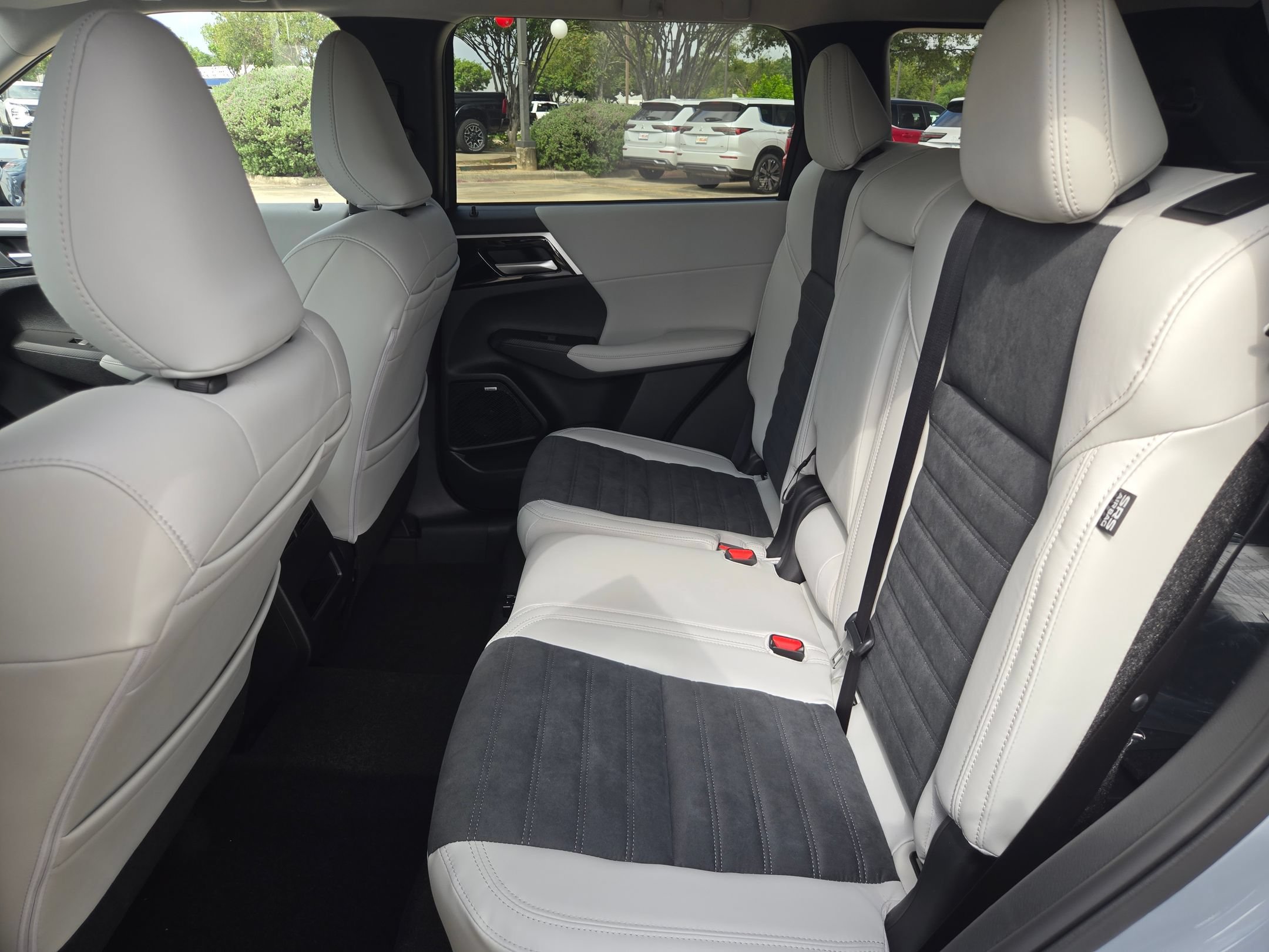 New 2026 Mitsubishi Outlander SE FWD image 12