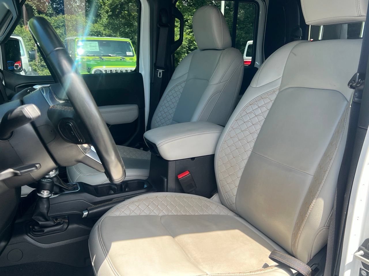 Used 2022 Jeep Gladiator Overland AWD/4WD image 12