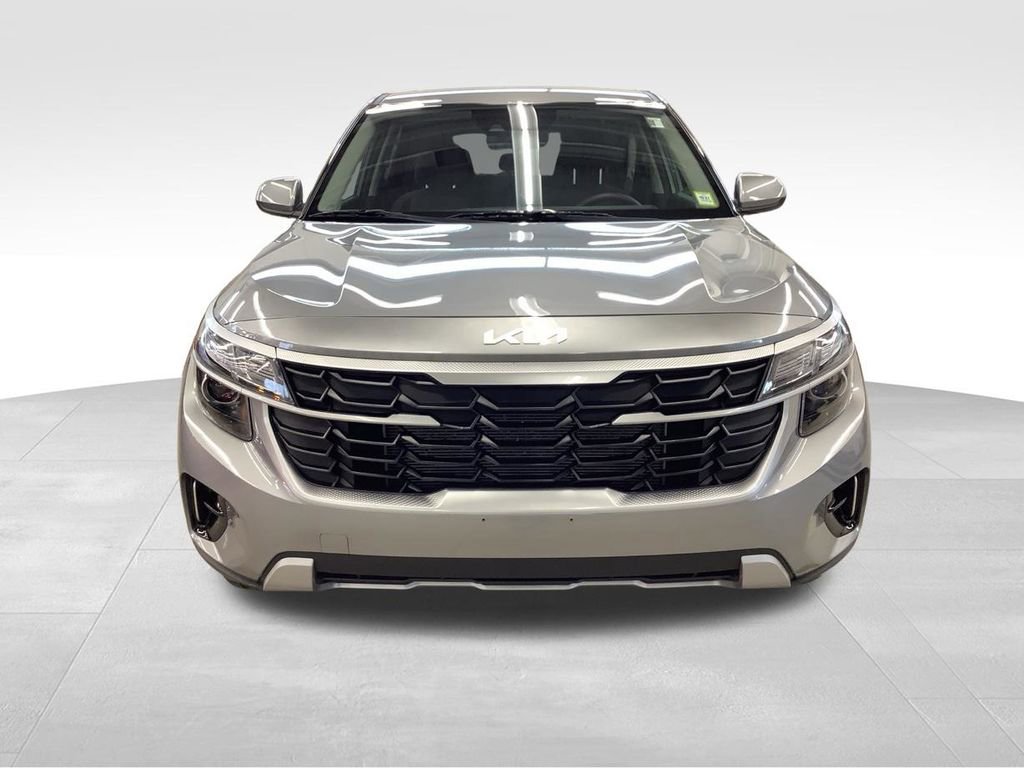 Certified 2025 Kia Seltos LX AWD/4WD image 6