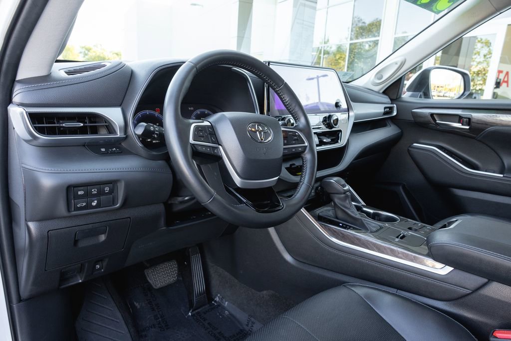 Used 2023 Toyota Highlander Platinum image 10