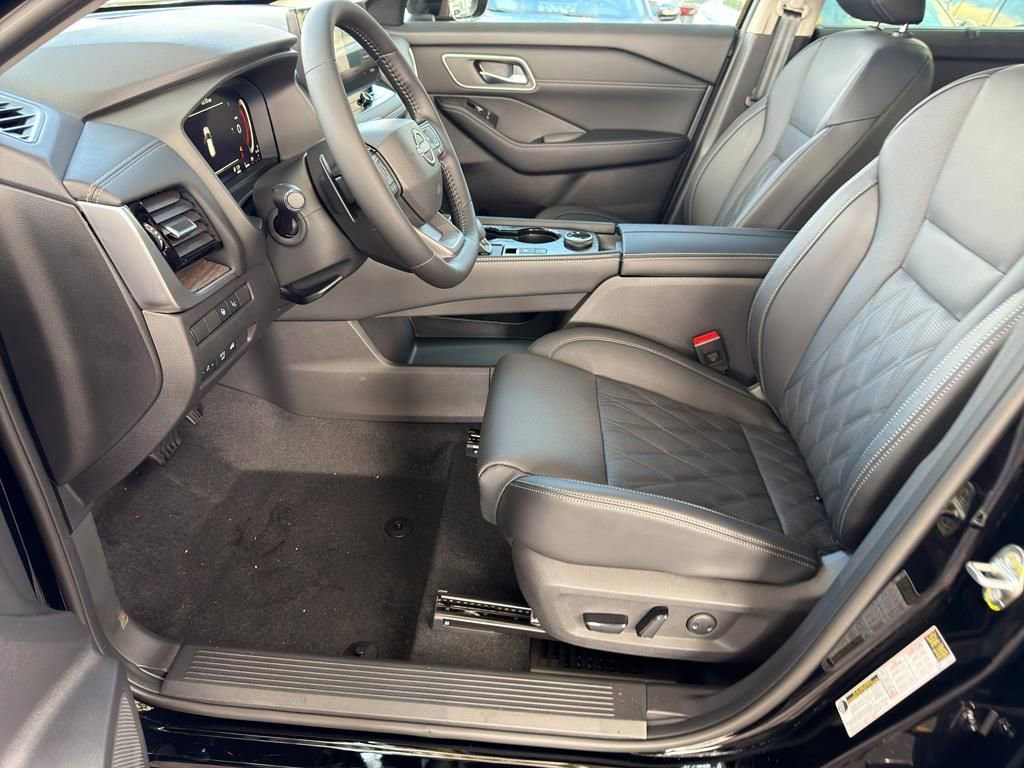 New 2026 Nissan Rogue Platinum image 16