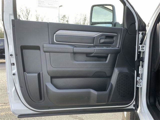 Used 2024 RAM 2500 Tradesman w/ Chrome Appearance Group image 15