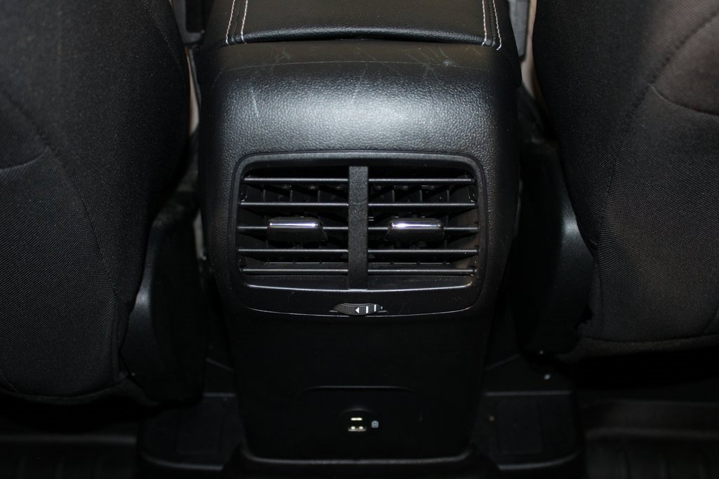 Certified 2020 Ford Escape SE image 17