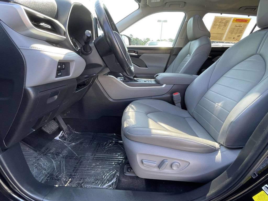 Used 2024 Toyota Highlander XLE AWD/4WD image 22