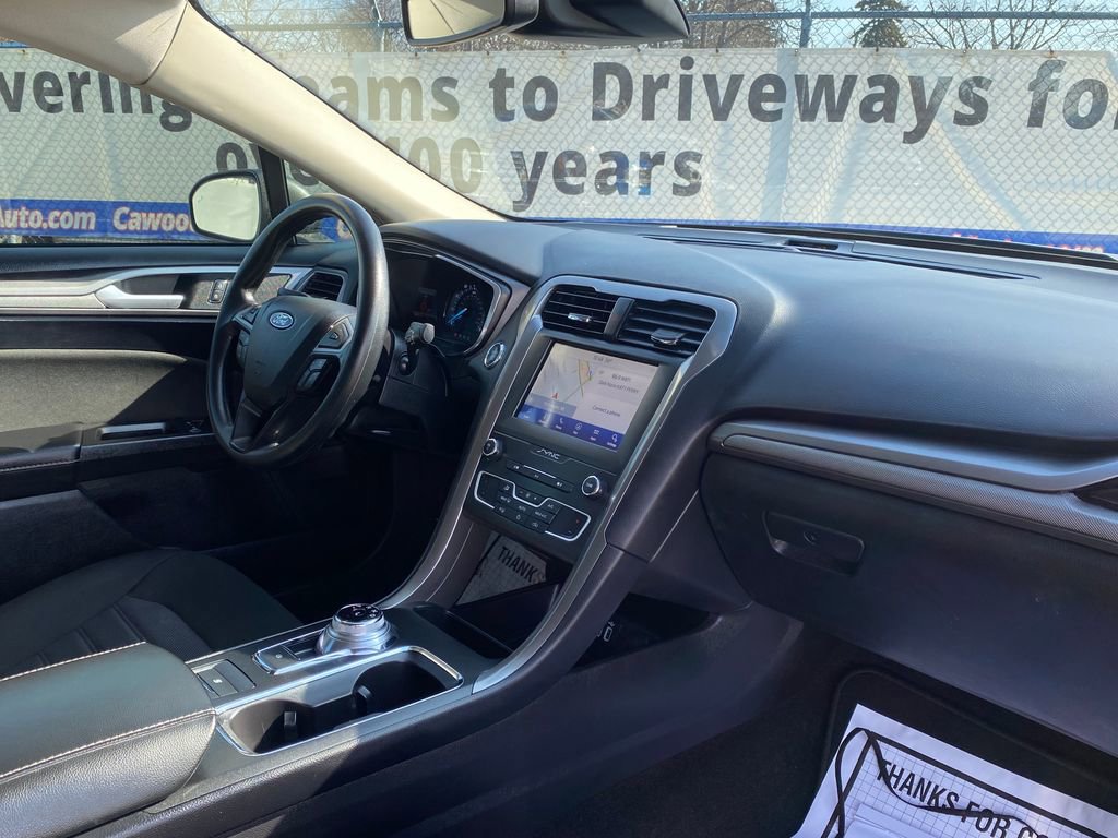 Used 2020 Ford Fusion SE image 16