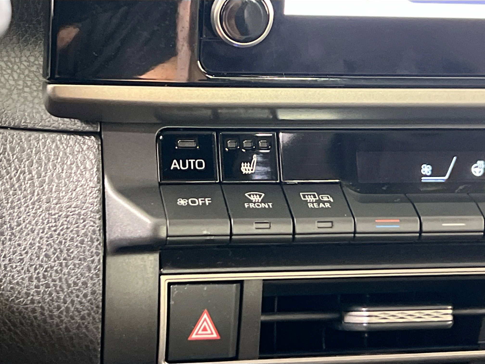 Used 2025 Toyota Camry LE w/ Convenience Package image 19