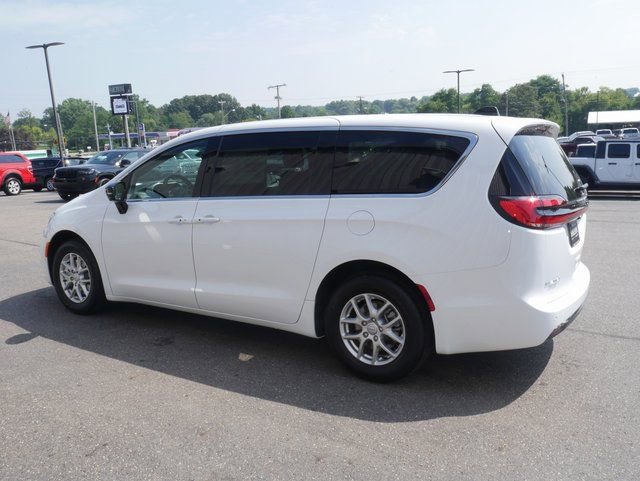 New 2026 Chrysler Pacifica Select image 10