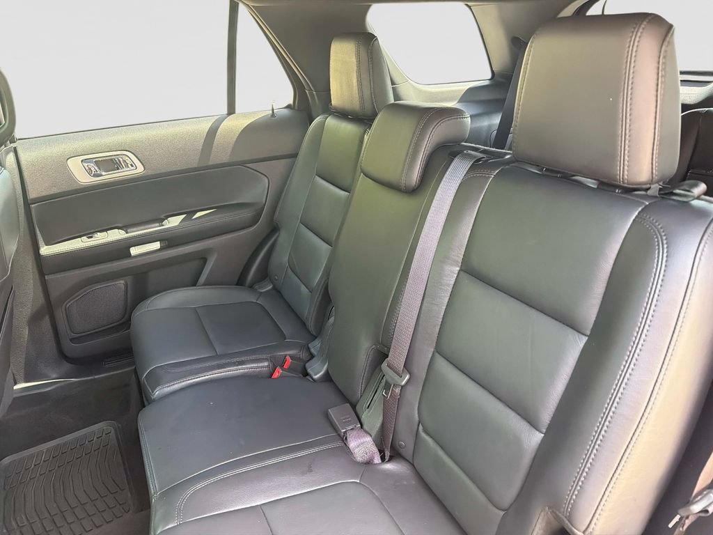 Used 2015 Ford Explorer XLT w/ Equipment Group 202B AWD/4WD image 14