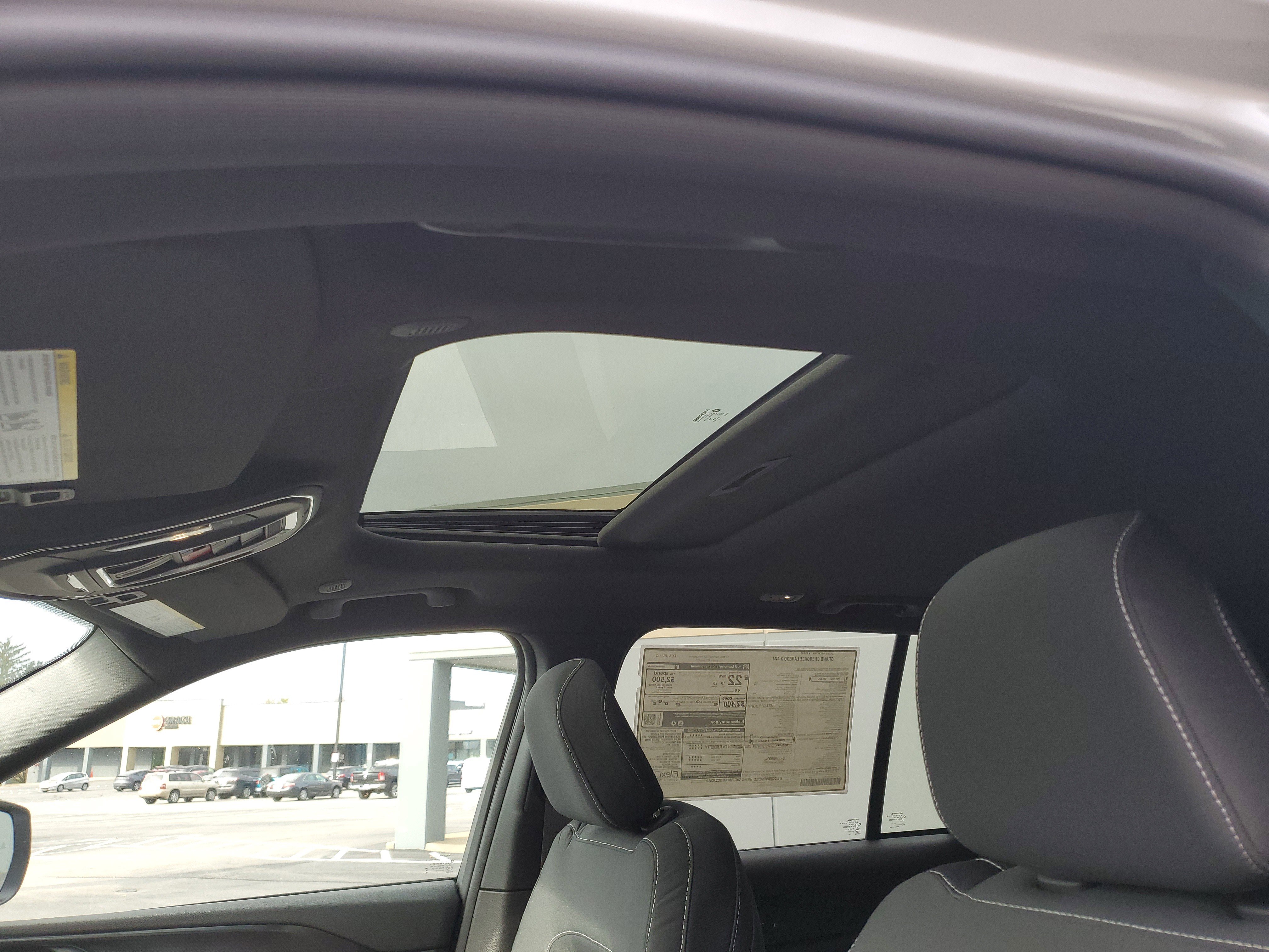 New 2025 Jeep Grand Cherokee Laredo w/ Luxury Tech Group I image 23