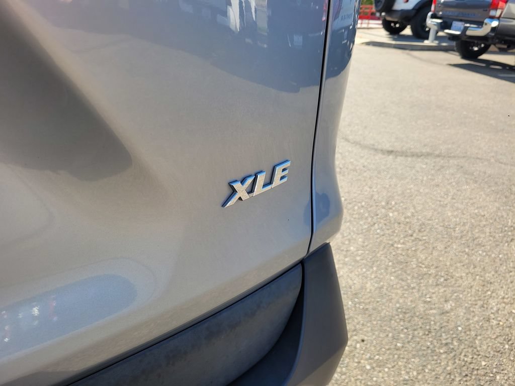 Used 2022 Toyota RAV4 XLE w/ Convenience Package FWD image 7